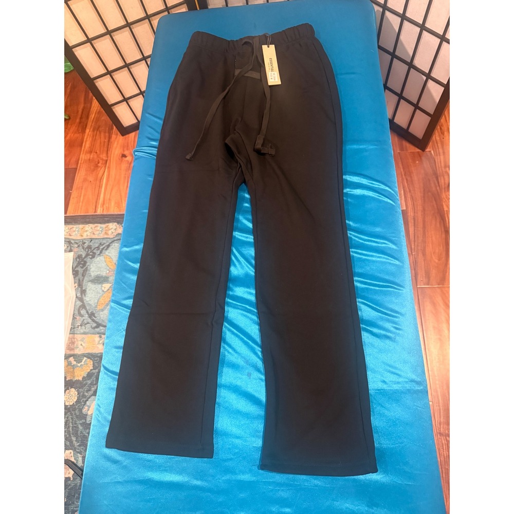 Fear of God ESSENTIALS NWT Black Sweatpants Size M Straight Leg Lounge Pants